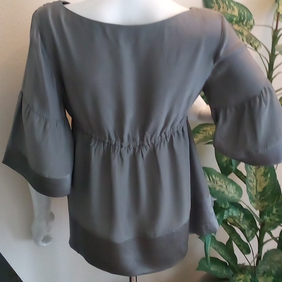 Two-Tone Grey Satiny Top by GAP - Size M - Picture 4 of 7